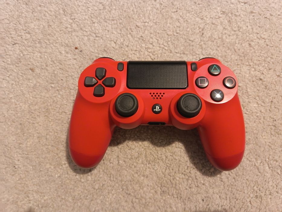 PS4 с джойстик почти нов.