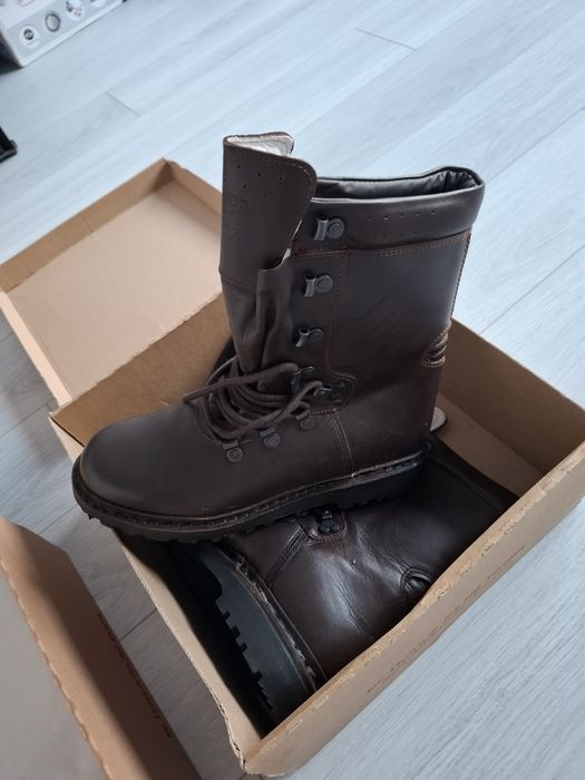 Vând bocanci militari,2 perechi vară și iarnă