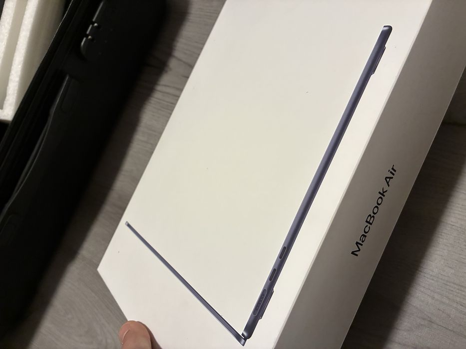 Apple MacBook air 13, cu procesor M4 24GB RAM, 512 GB Midnight