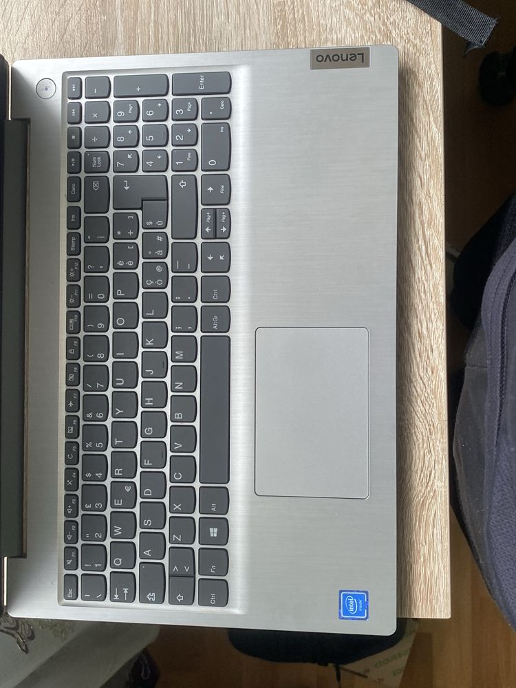 Vand laptop Lenovo IdeaPad 3