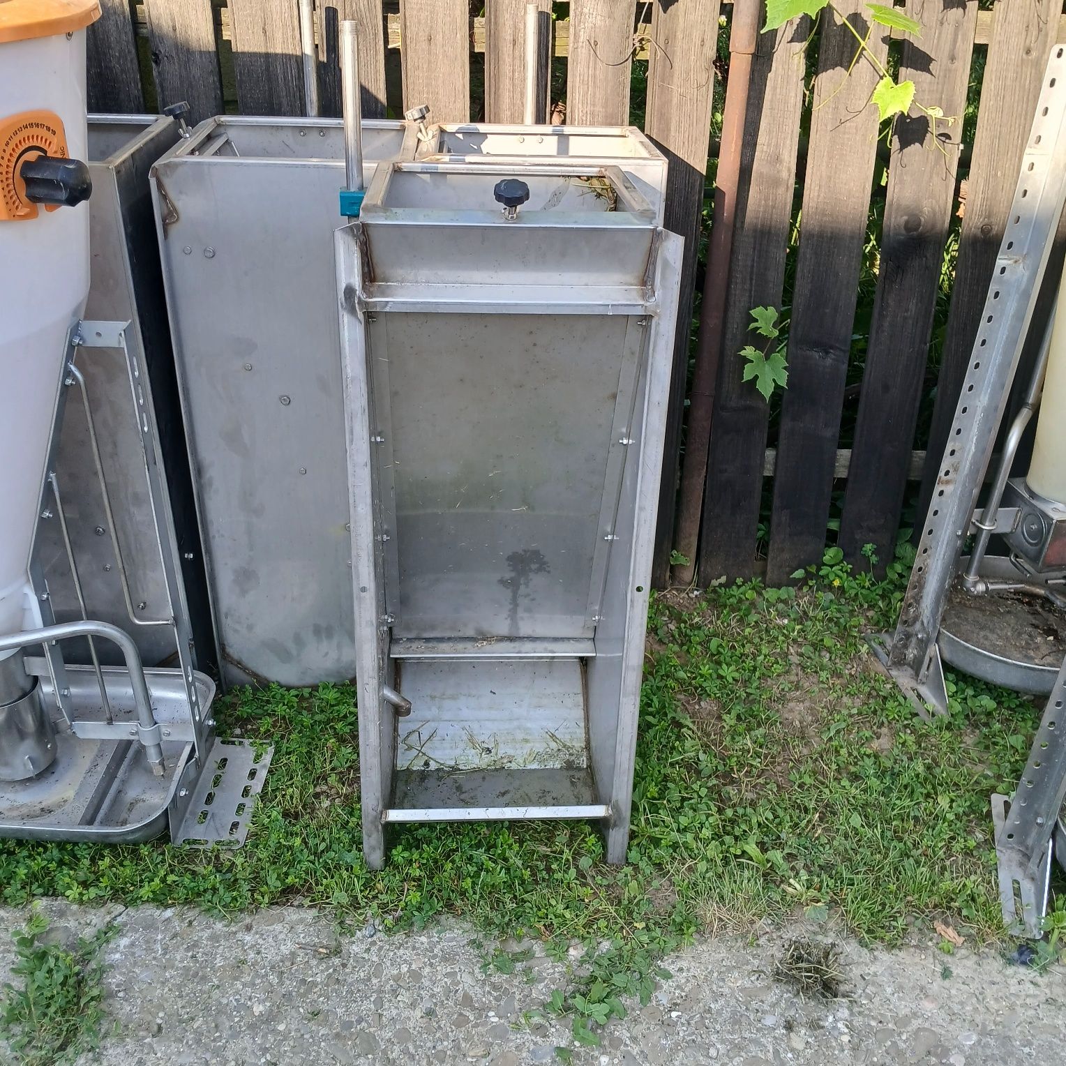 Hranitori porci,boxe fatare,Germania