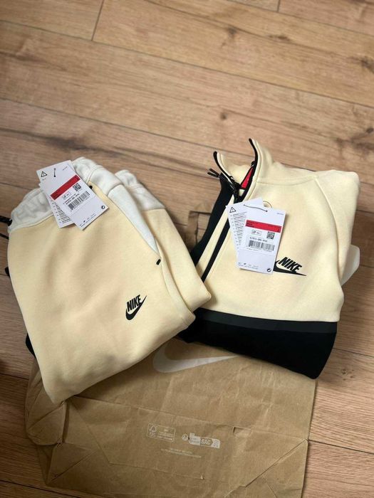 100% Оригинален Екип Nike Tech Fleece Комплект в размер ХЛ