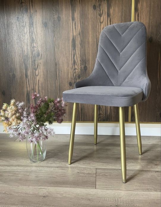 Продается раздвижной стол консоль со стульями