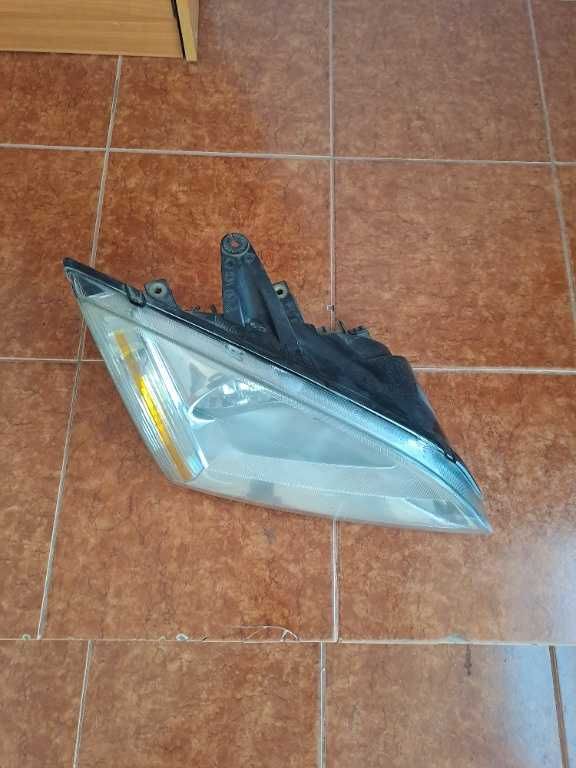 Far dreapta Ford Focus 2 an 2004-2008 original volan stanga Europa