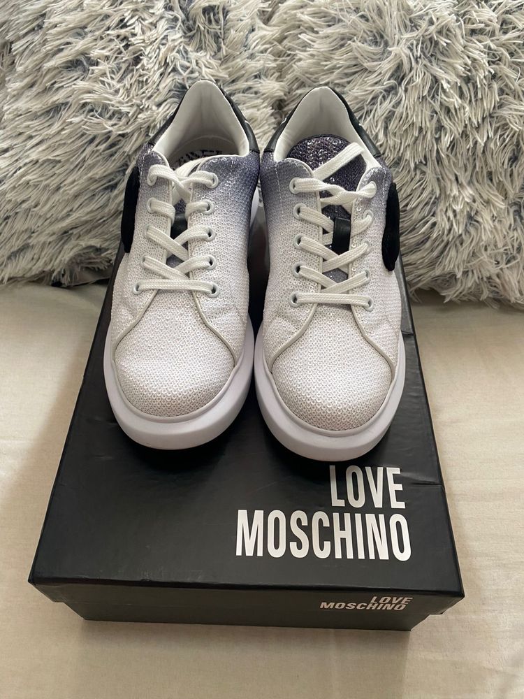 Vand adidași love Moschino NOI