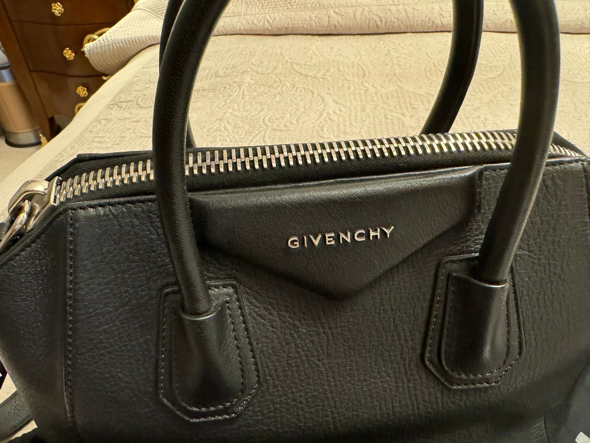 Givenchy кожена чанта
