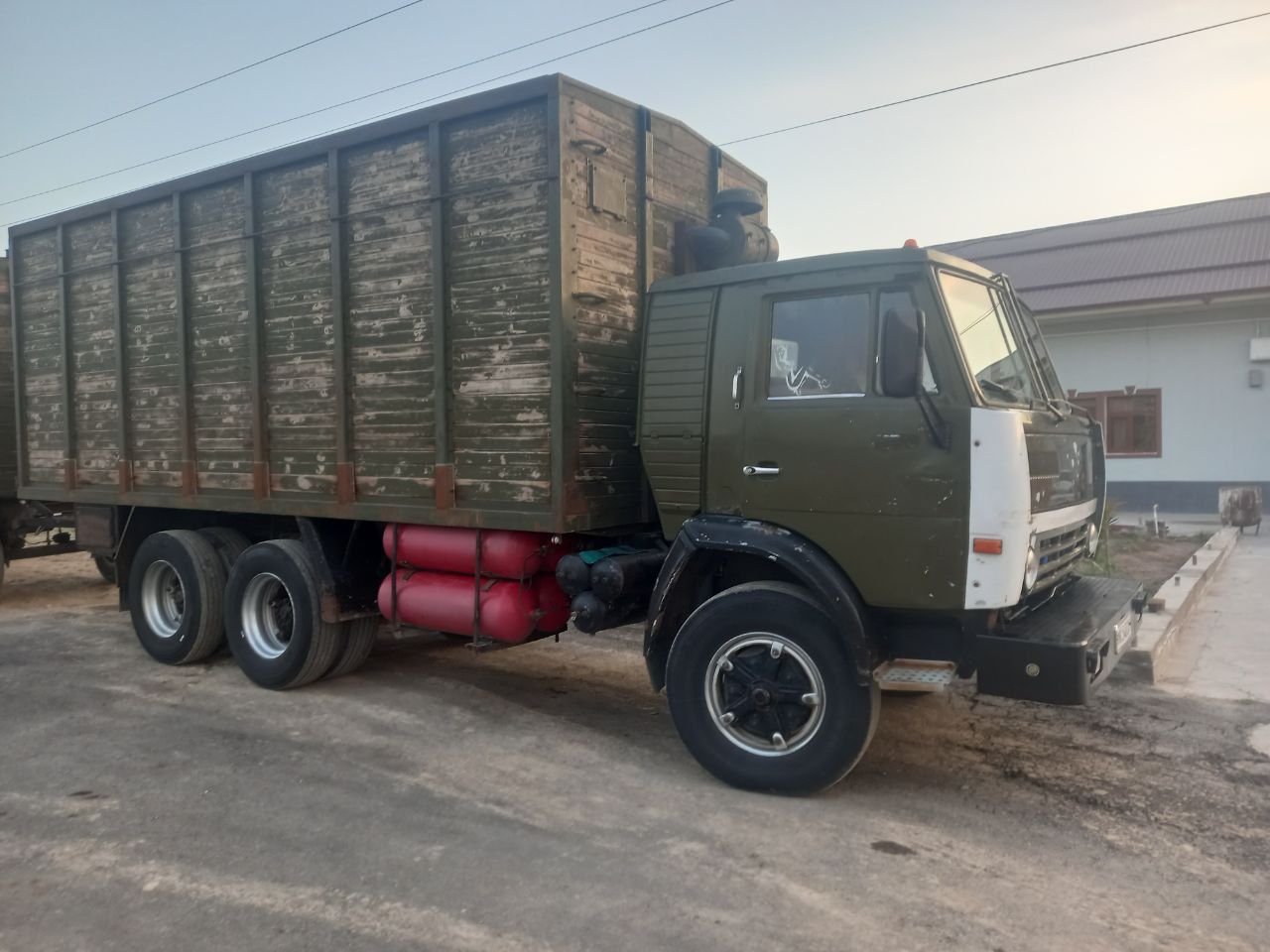 Kamaz pritsep sotiladi