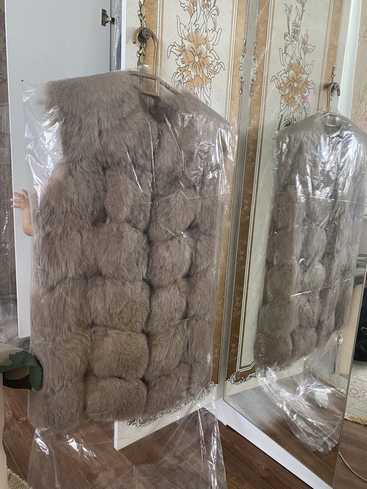 Продам меховую безрукавку