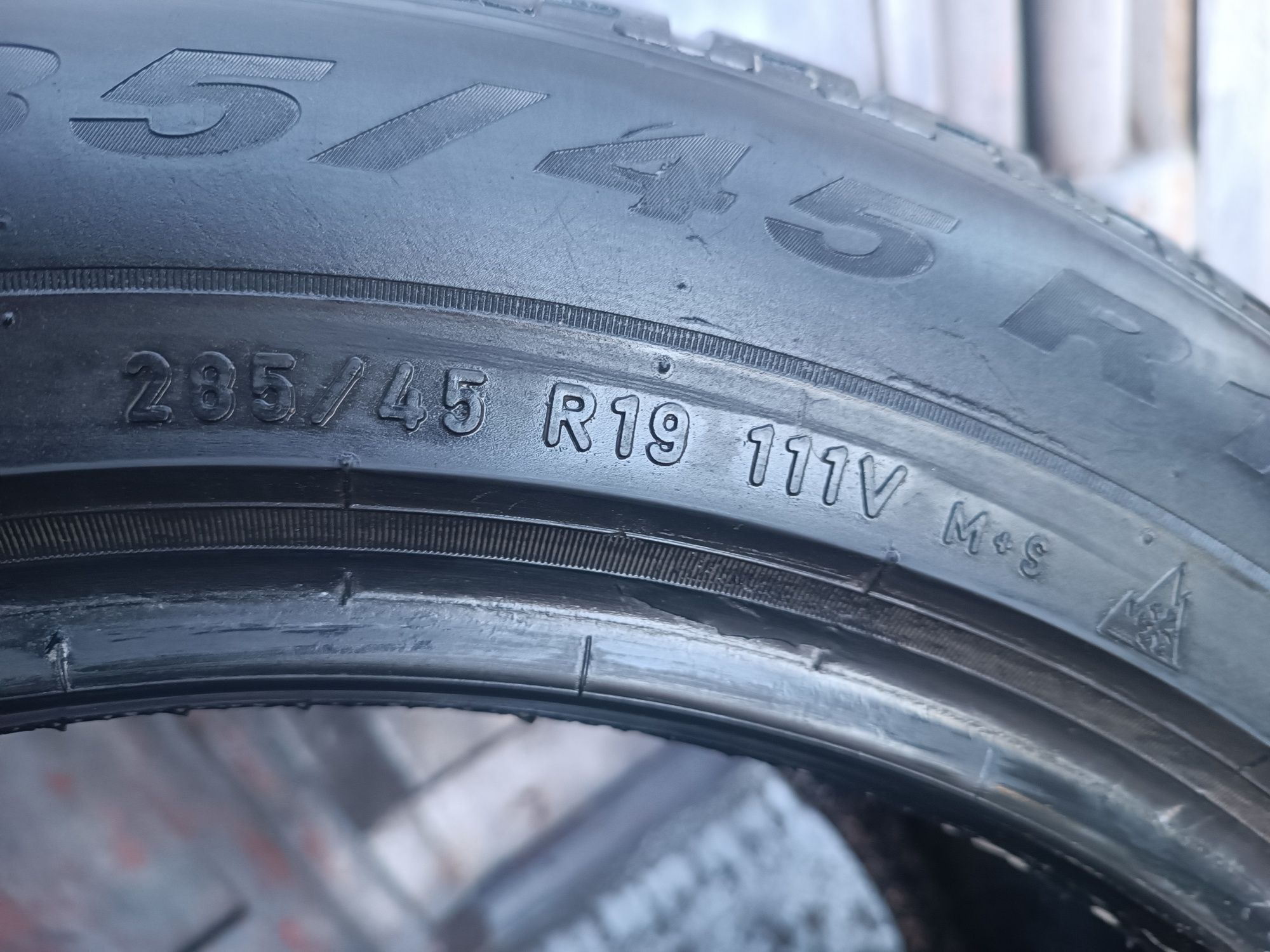285/45/19 Pirelli
