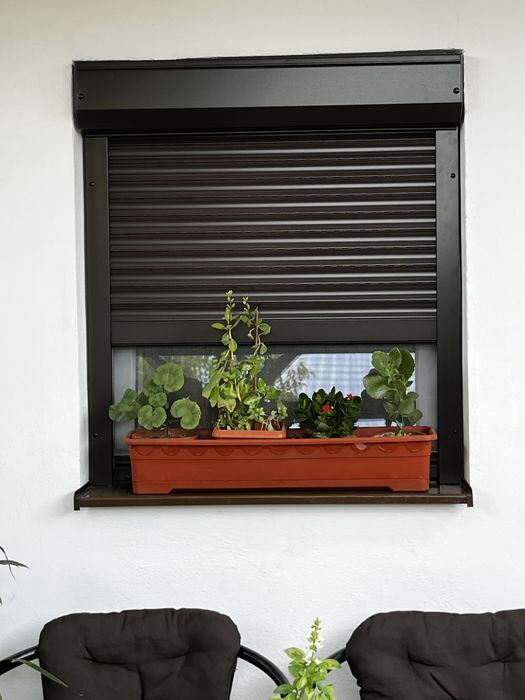 Usi garaj tip rulou-rulouri eterioare-plase anti insecte