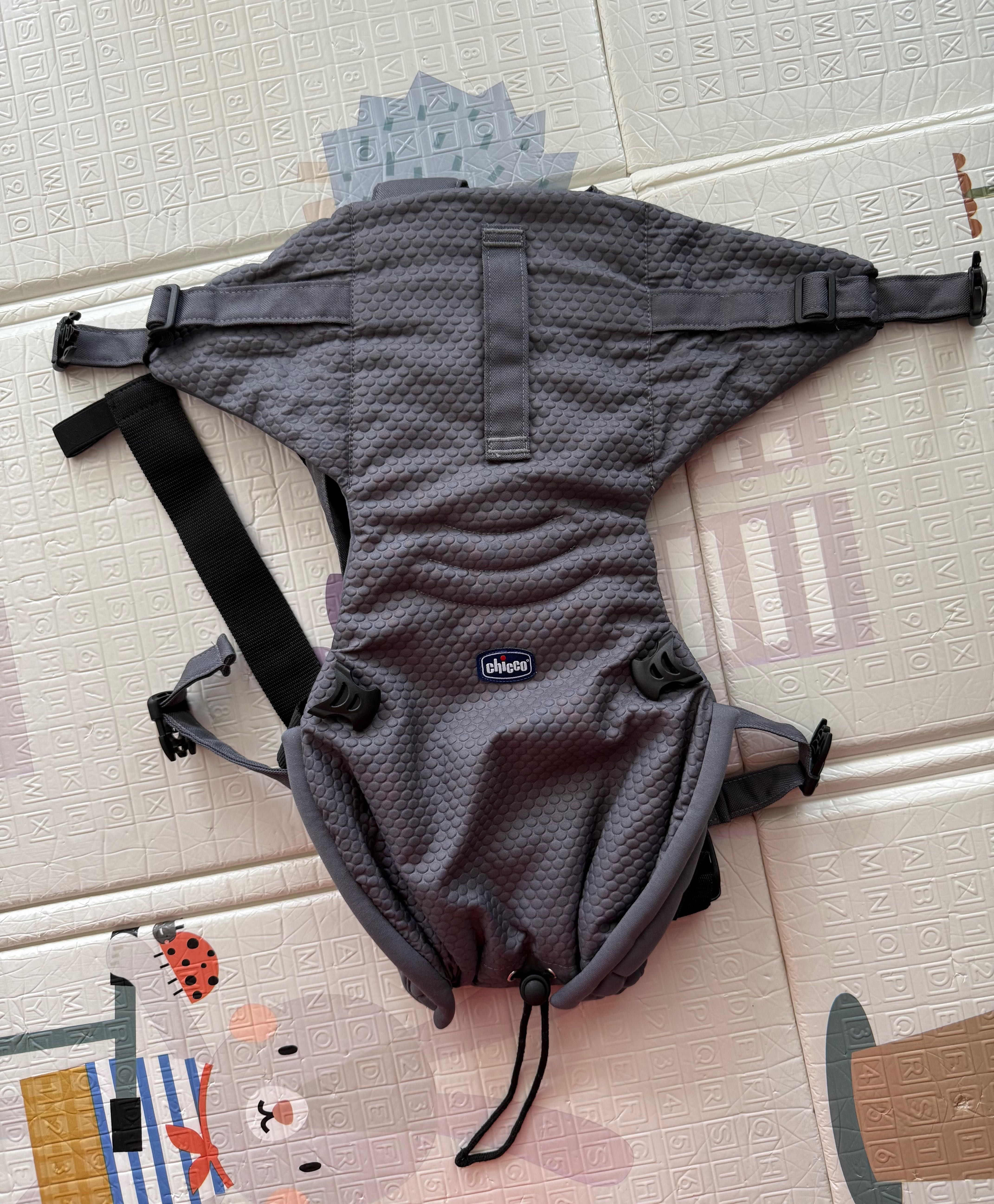 CHICCO Кенгуру EASY FIT в перфектно състояние + подарък Crib mobile