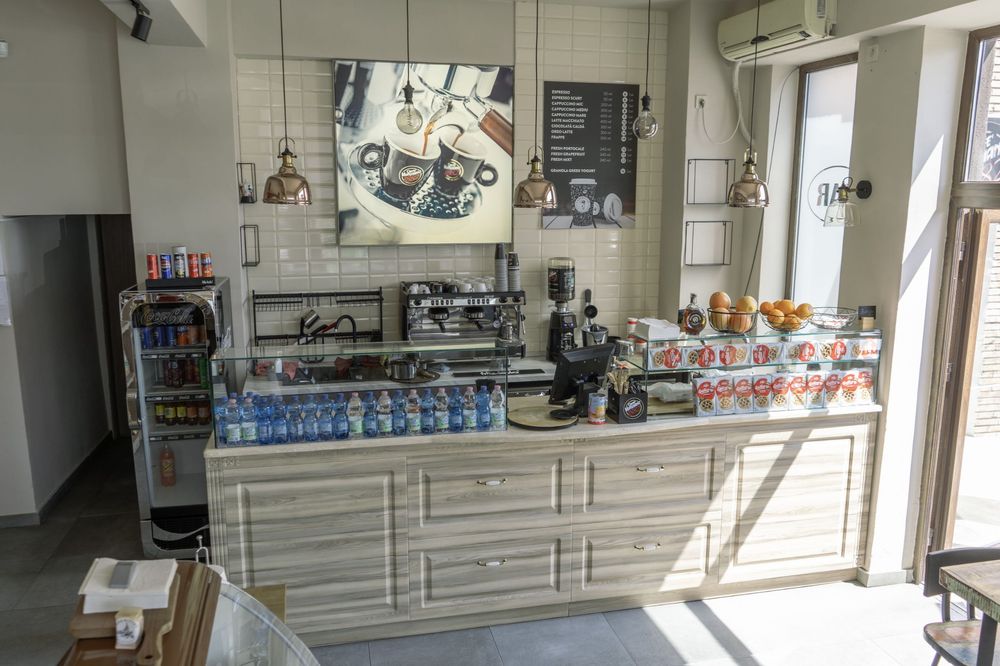 Afacere bar/bacanie la cheie complet echipată