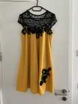 Rochie de eveniment galbena cu dantela neagra