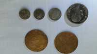 Продавам малка колекция от монети и пендари