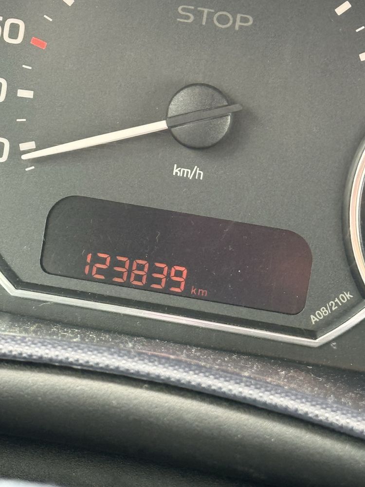 Peugeot 1007 1.4i бензин
