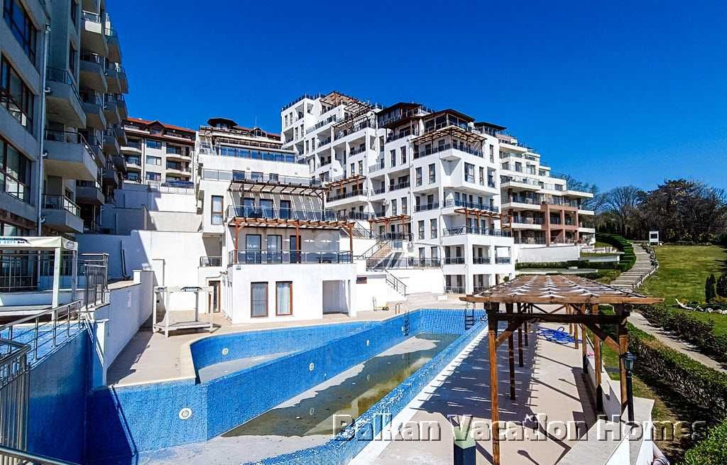 Продава се Двустаен апартамент в Бяла - 113 кв.м за 877 €/кв.м - Снимка #16