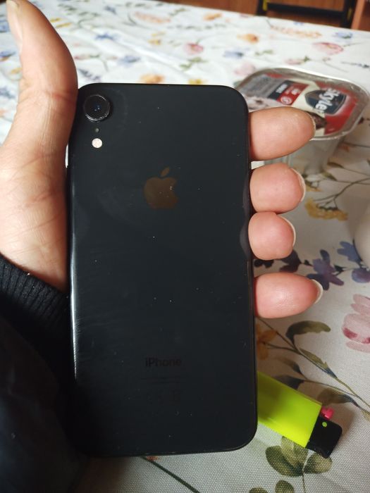 Продавам Айфон Xr перфектен ,батерия на 100%.