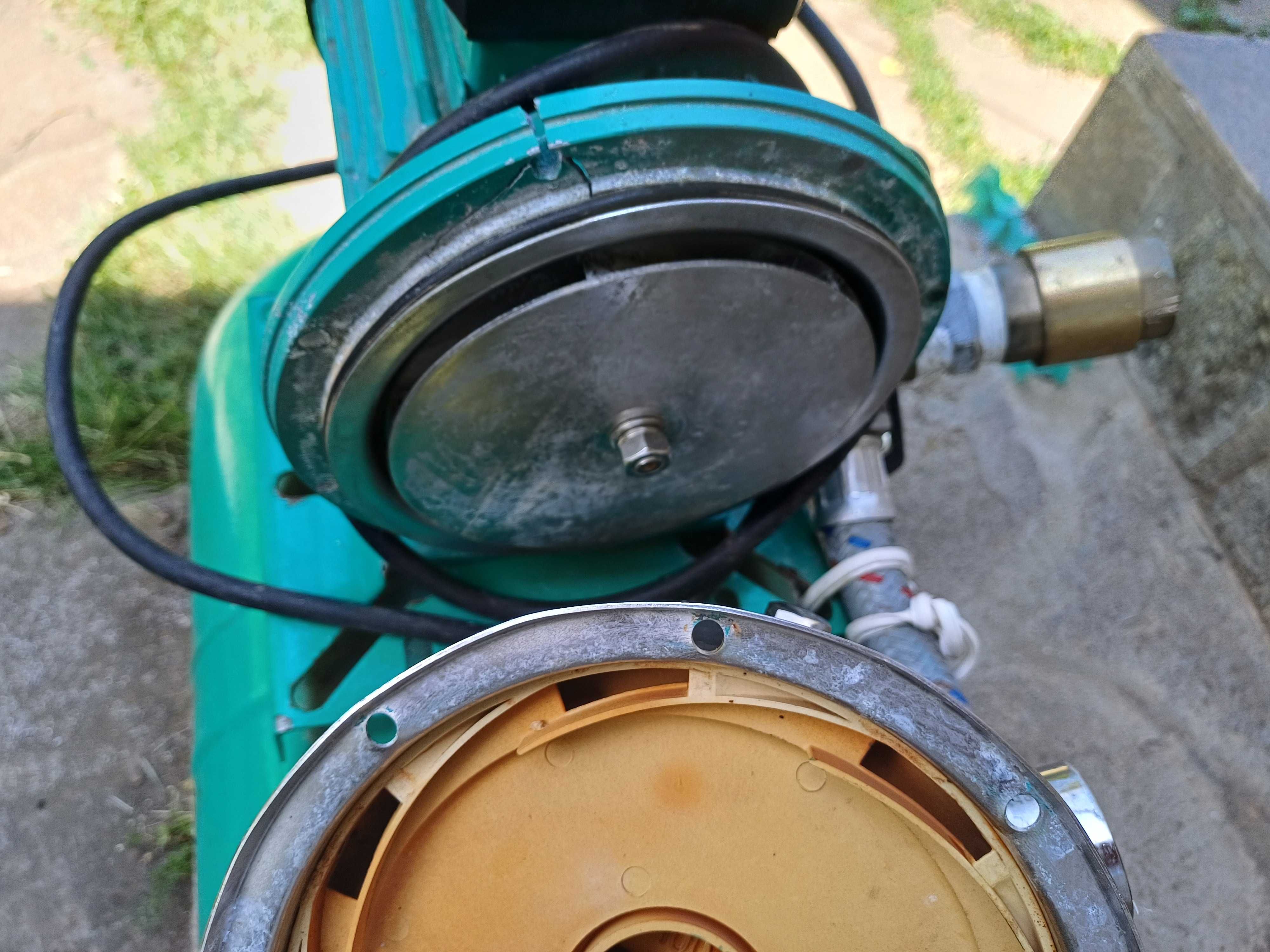 Продавам комплект хидрофор Vilo, модел WJ-203-X-EM/B с дефект.