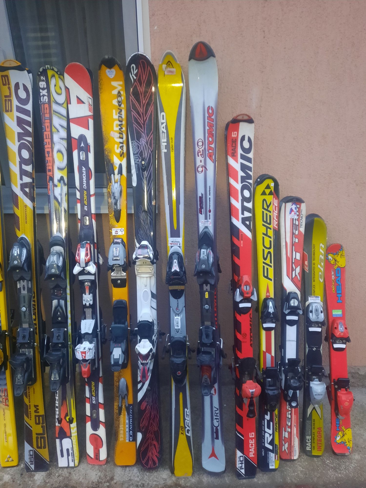 Ski sky skiuri schiuri