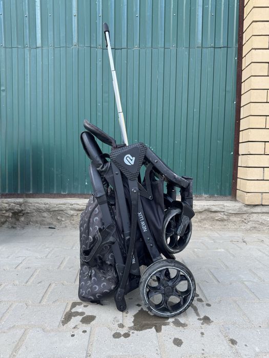 Продам прогулочную коляску.