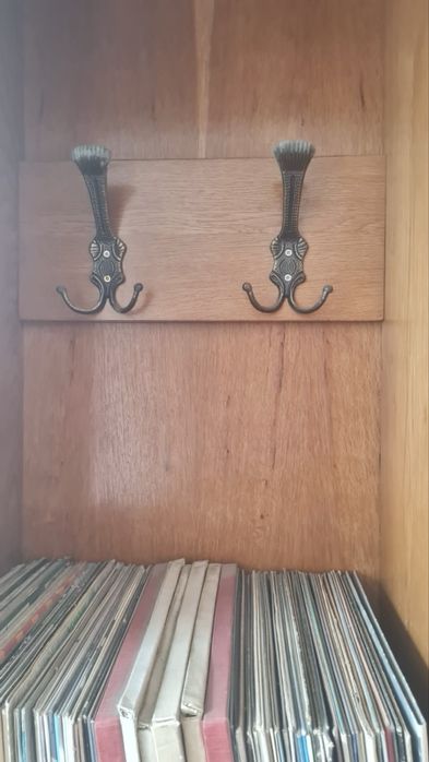 Cuier din lemn masiv