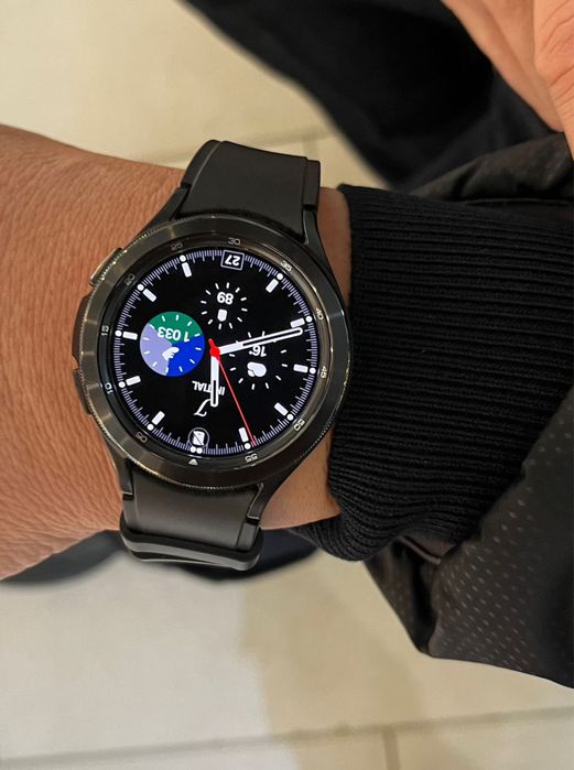 Galaxy Watch 4 Classiic 46 mm в отличном состоянии