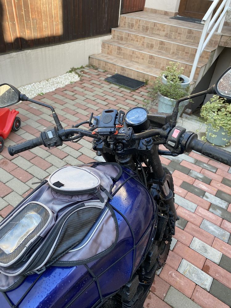 Motocicleta Yamaha XJR 400 ideala pentru proiect
