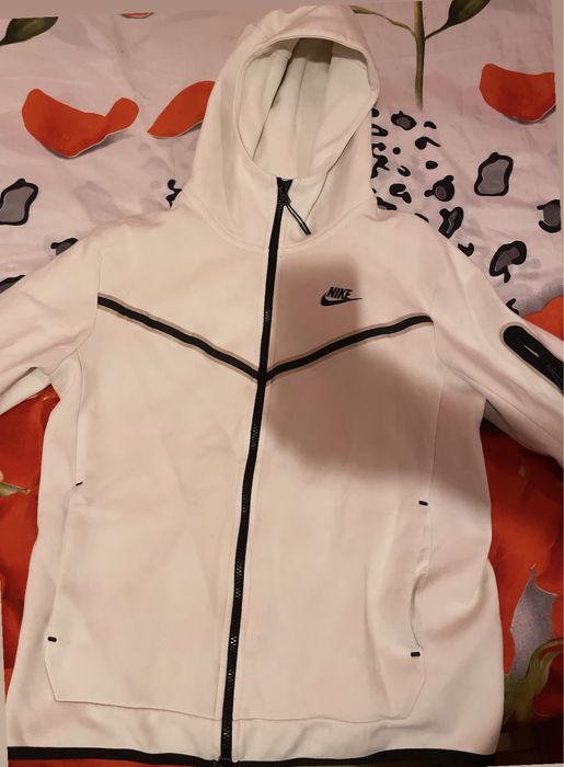vand bluza nike tech urgentt