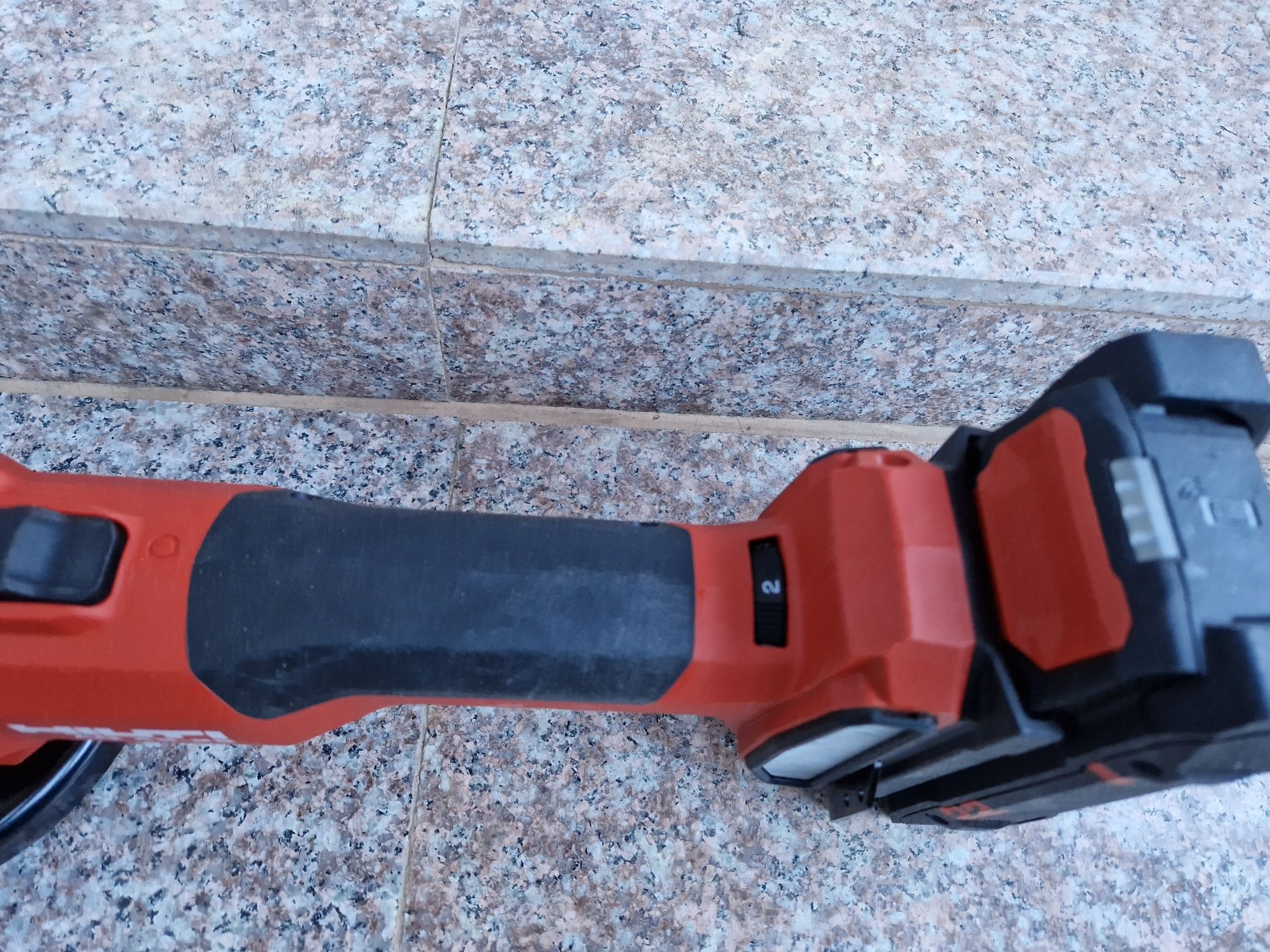 Hilti polizor pe acumulatori cu variator de turatie