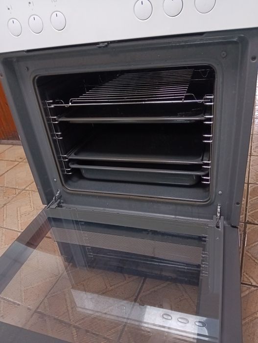 Свободно стояща печка с керамичен плот Gram 2 години гаранция!