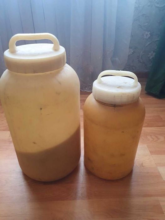 Пластиковые фляги, 15 л и 10 л.