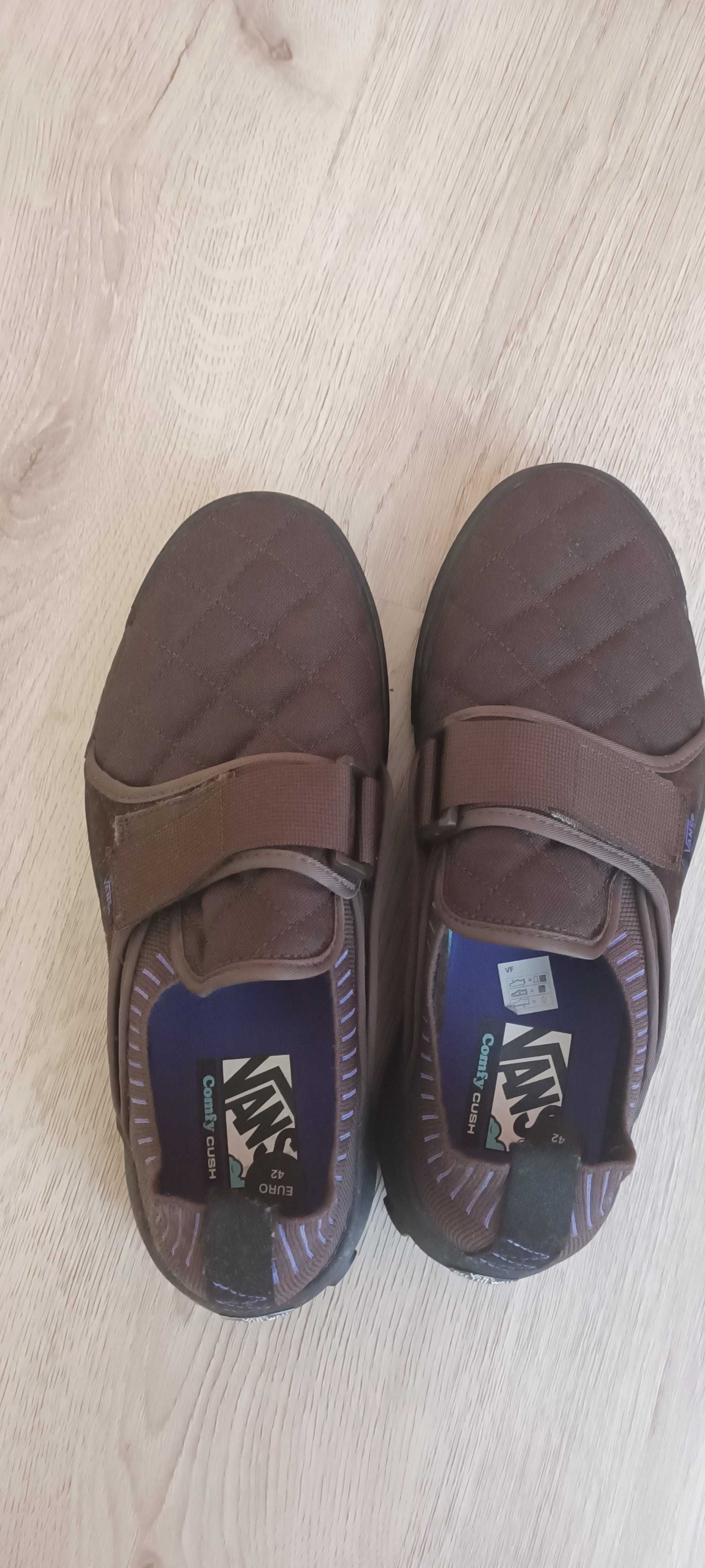 Нови обувки VANS