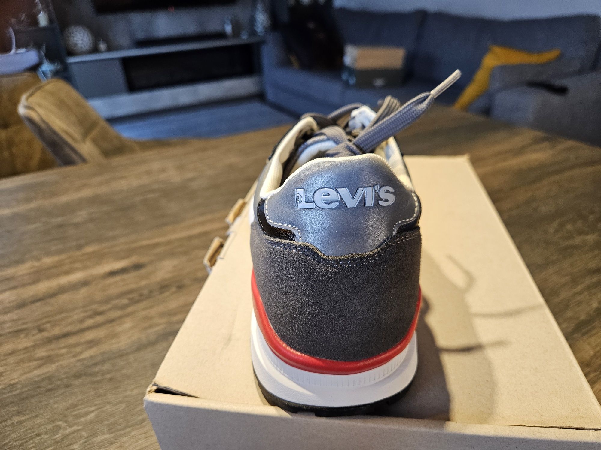 Кроссовки Levi's 42 размер