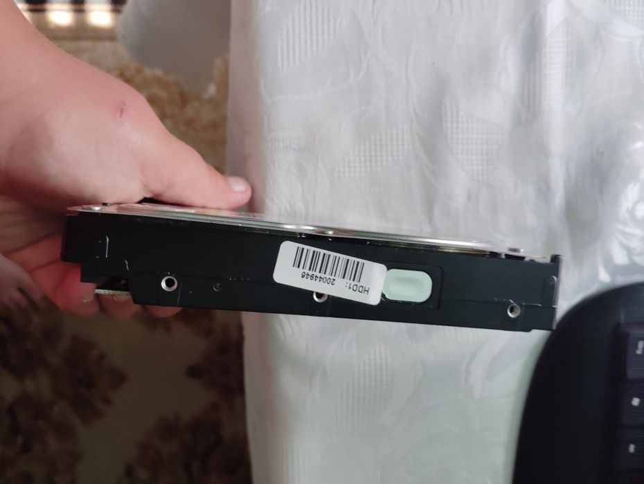 Vând hard-disk 1TB