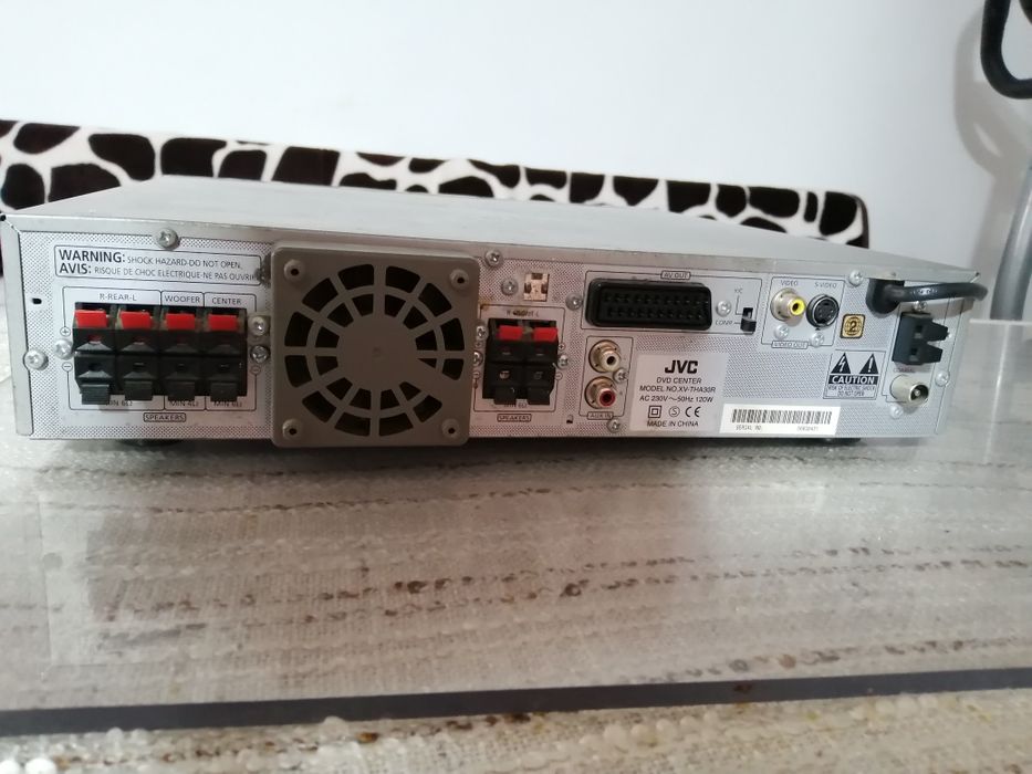 Stație audio JVC de 120 W