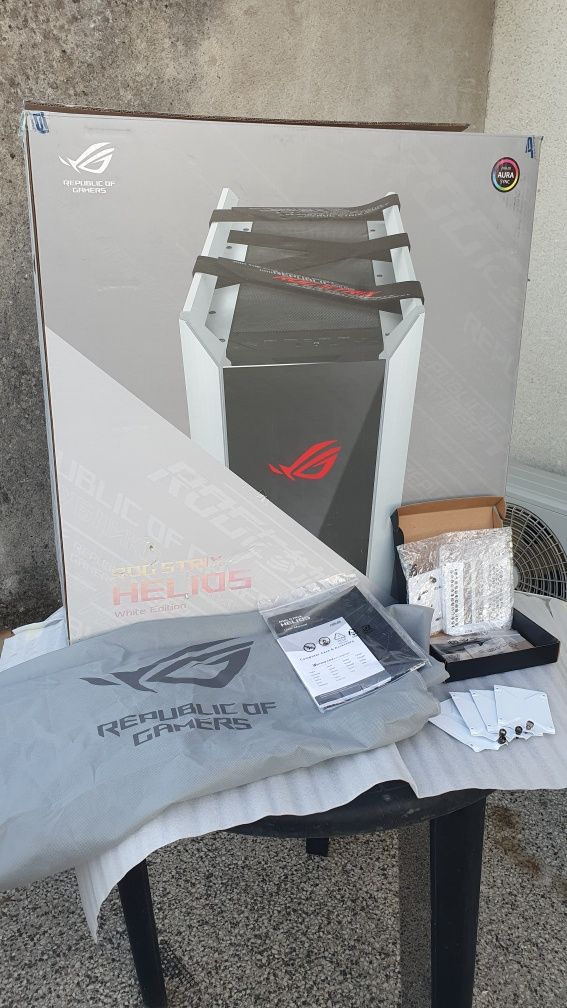 Asus Rog Strix Helios White Edition кутия за компютър
