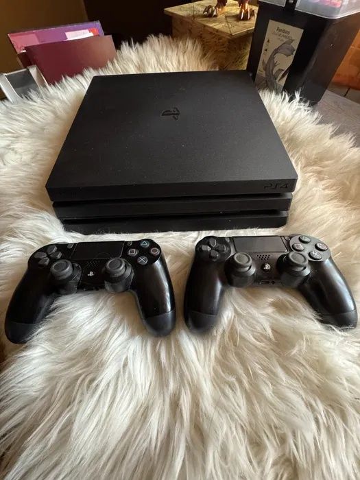 Vând PS4 pro 1tb + 2 controllere + jocuri