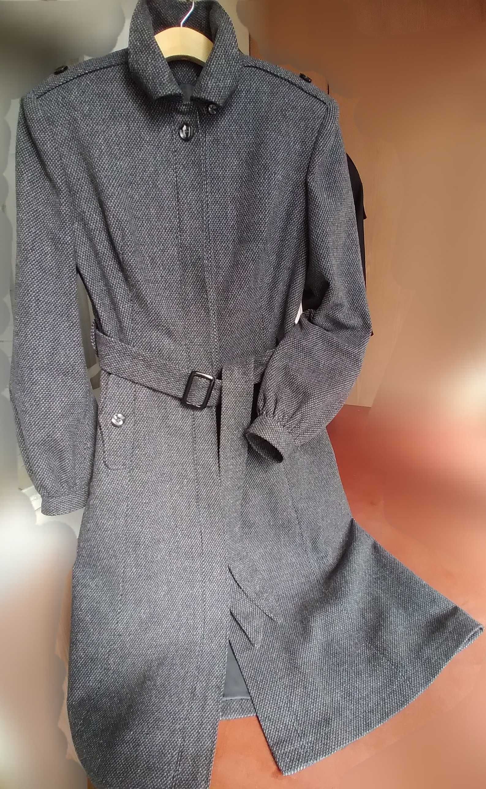 Женственное элегантное пальто,размер 40.