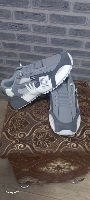 Кросовки.янги.43 размер.300 минг ками бор