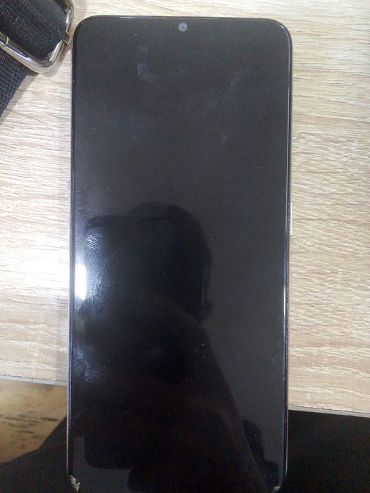 Oppo A 5 faqat ekran sal qirilgan