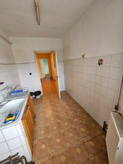 Apartament cu 4 camere,  cu centrală, etaj 1 ultracentral .