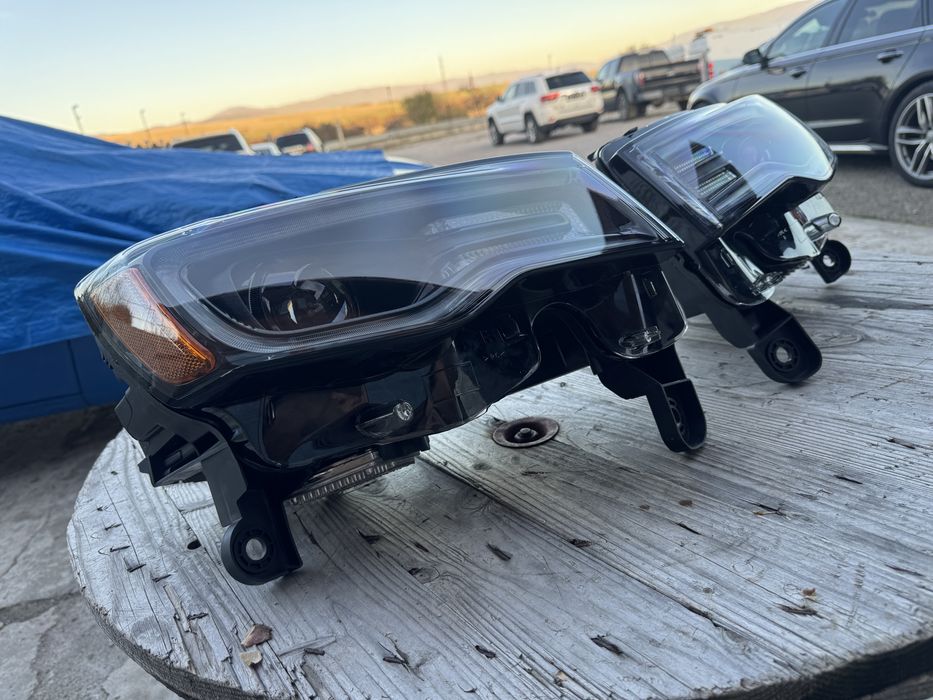 Фарове Jeep Grand Cherokee Wk2