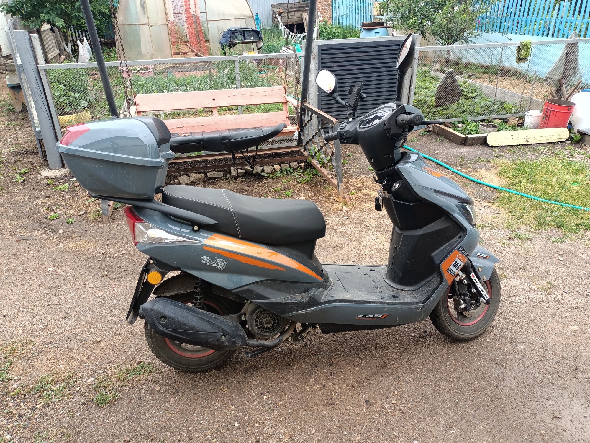 Продам скутер,почти новый.Зарегистрированный.