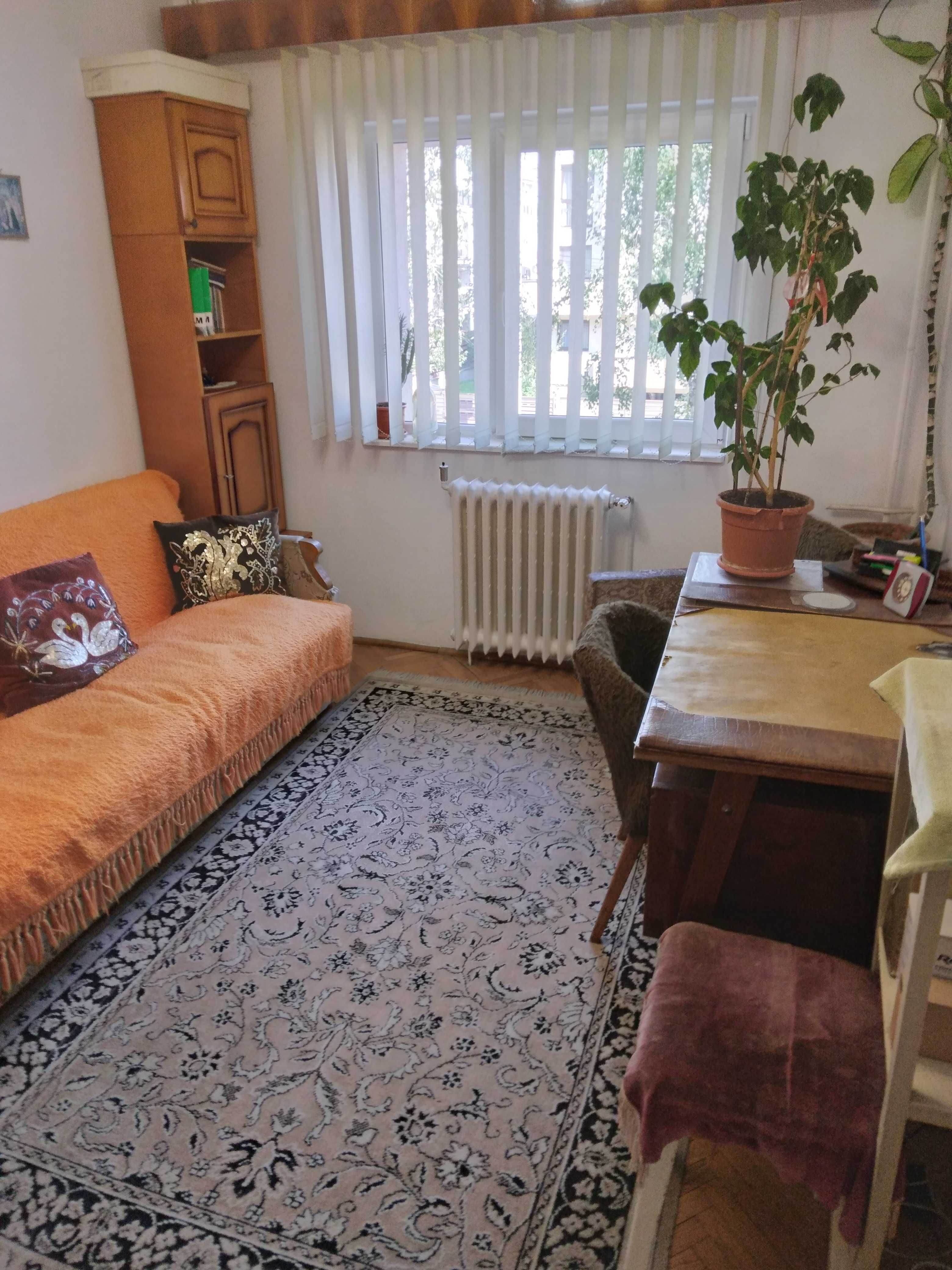 Inchiriez apartament de 2 camere plus dependinte complect mobilat.