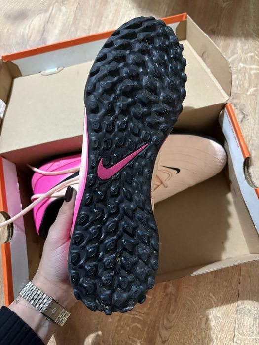 Стоножки Nike.