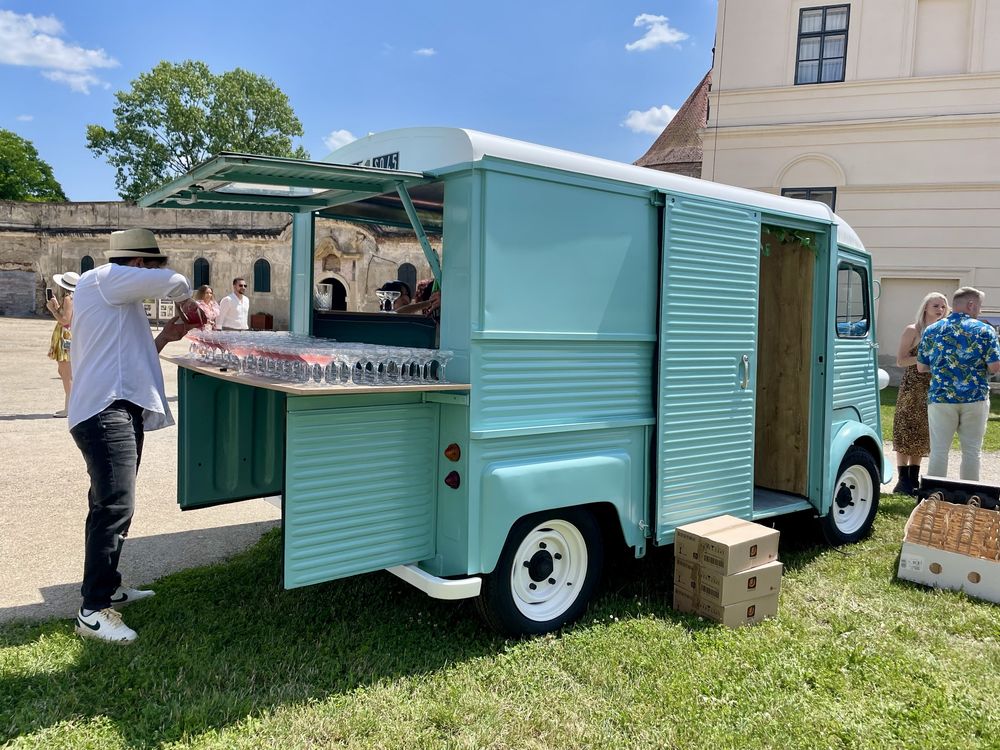 Vand Citroen Hy restaurat si transformat intr un food truck vintage.