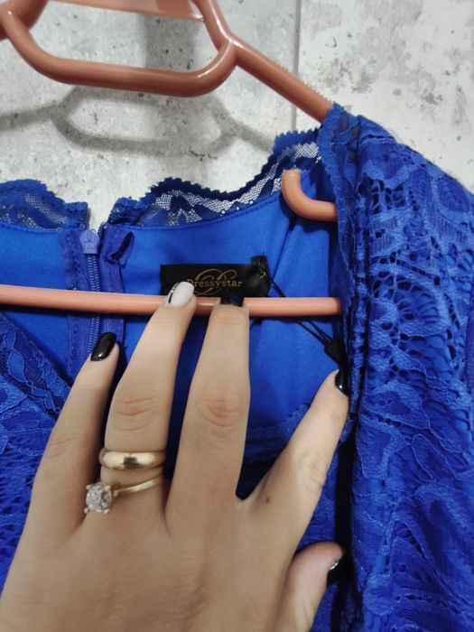 Rochie lungă elegantă Dressystar – model Vokuhila, albastru regal, măr