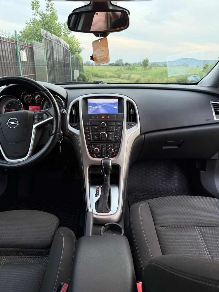 2013 Opel Astra J Sports Tourer