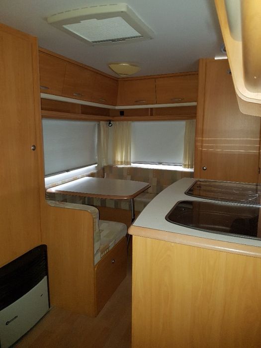 Vând rulota Chateau 400/ 4 pers..