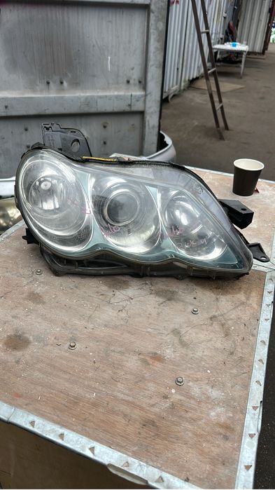 Правая фара на Toyota Mark x